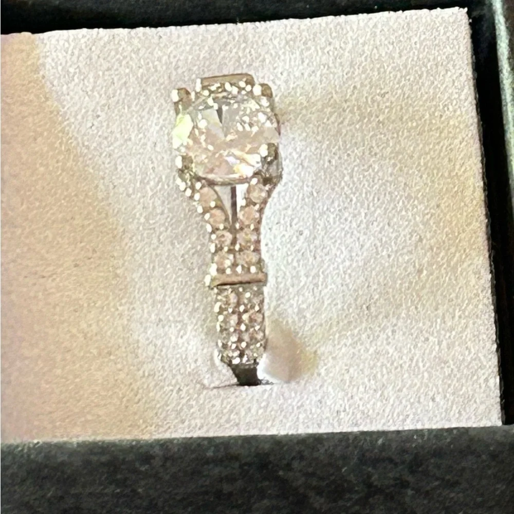 Sterling Silver 925 Ring with Cubic Zirconia size 7.5 - Picture 3 of 8